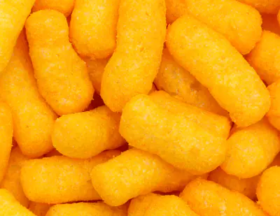 Oransseja juustonaksuja lähikuvassa koko kuvan täyttävänä kasana